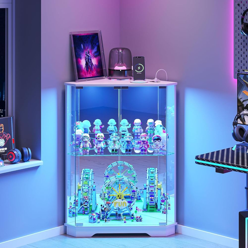 Lighting & Home Decor Studio - ตู้โชว์กระจก 2 ชั้นพร้อมไฟ LED และสถานีชาร์จสำหรับห้องนั่งเล่น สีขาวหรูหรา